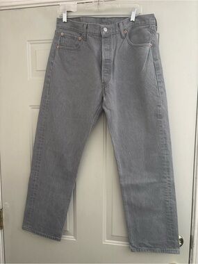 501 Levi's Men's Gray Straight Jeans - Casual Straight Fit